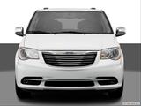 2013 Chrysler Town & Country Low/wide front photo